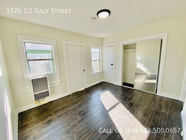 Foto del edificio - 1926 1/2 Daly Street-