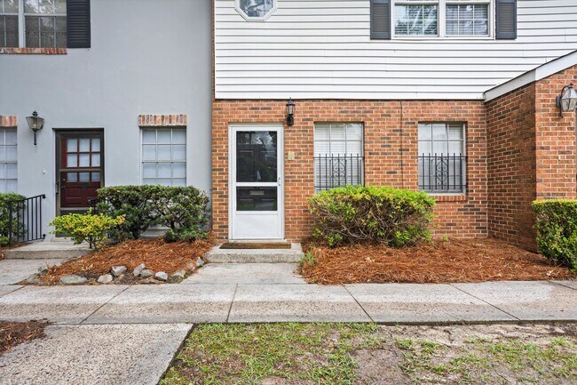 Building Photo - 2846 Walton Way