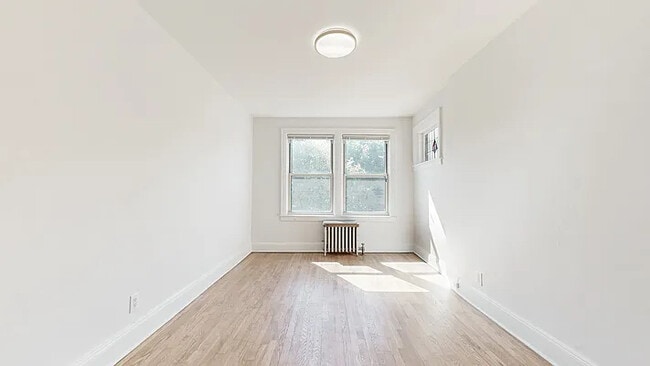 Foto del edificio - 68-28 Juno St
