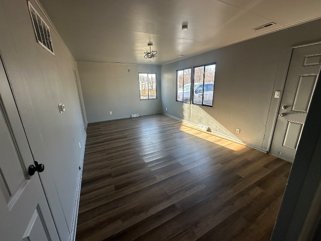 Building Photo - 3127 S 40th St