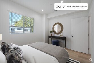 Building Photo - Private bedroom in 4 bed/3 bath Home