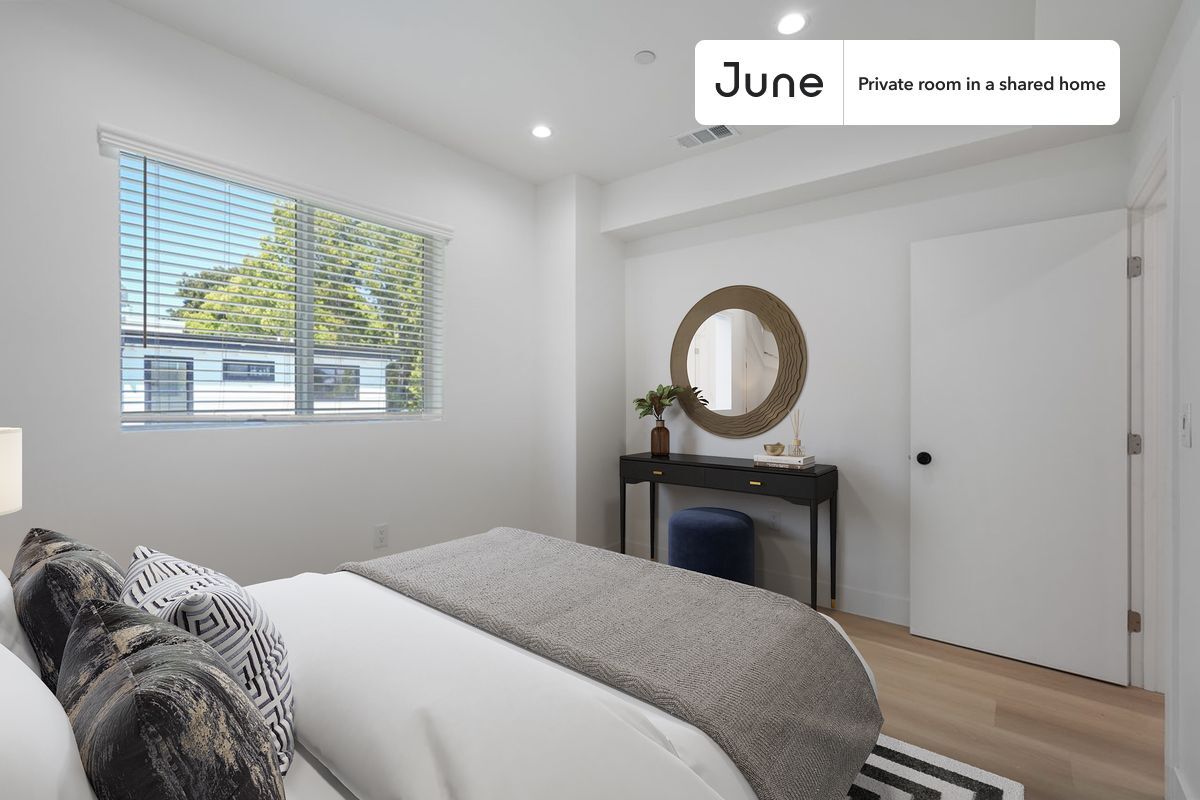 Primary Photo - Private bedroom in 4 bed/3 bath Home