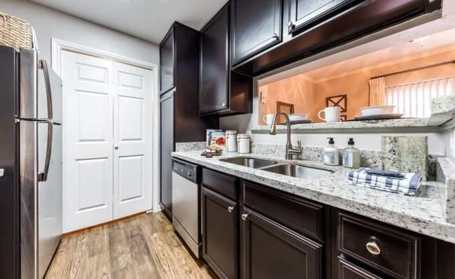 Building Photo - 2 bedroom in Houston TX 77063