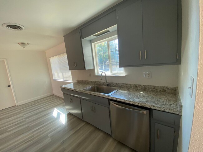 Foto del edificio - Updated in Lemoore