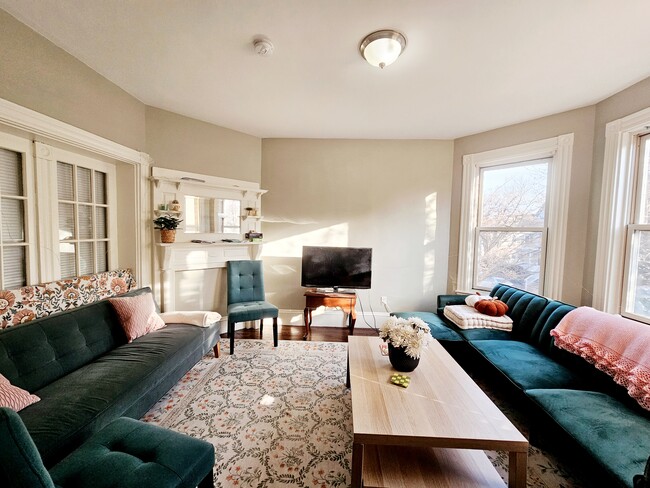 Building Photo - 23 Evergreen St