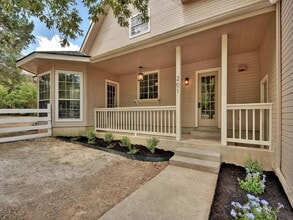 Building Photo - 201 Comanche Camp