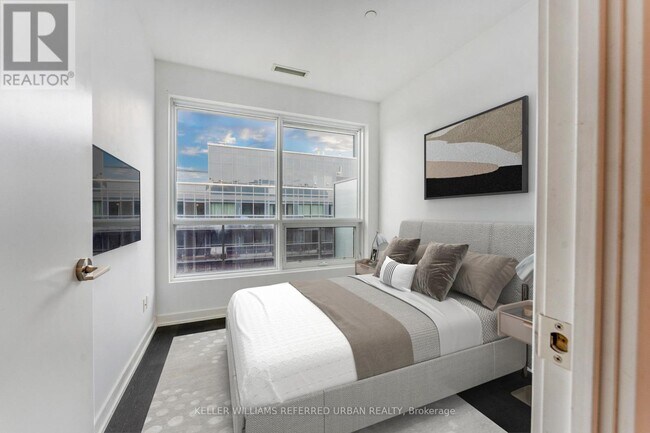 Photo du bâtiment - 1030 King St W