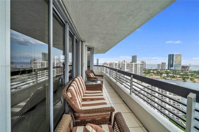 Foto del edificio - 3530 Mystic Pointe Dr