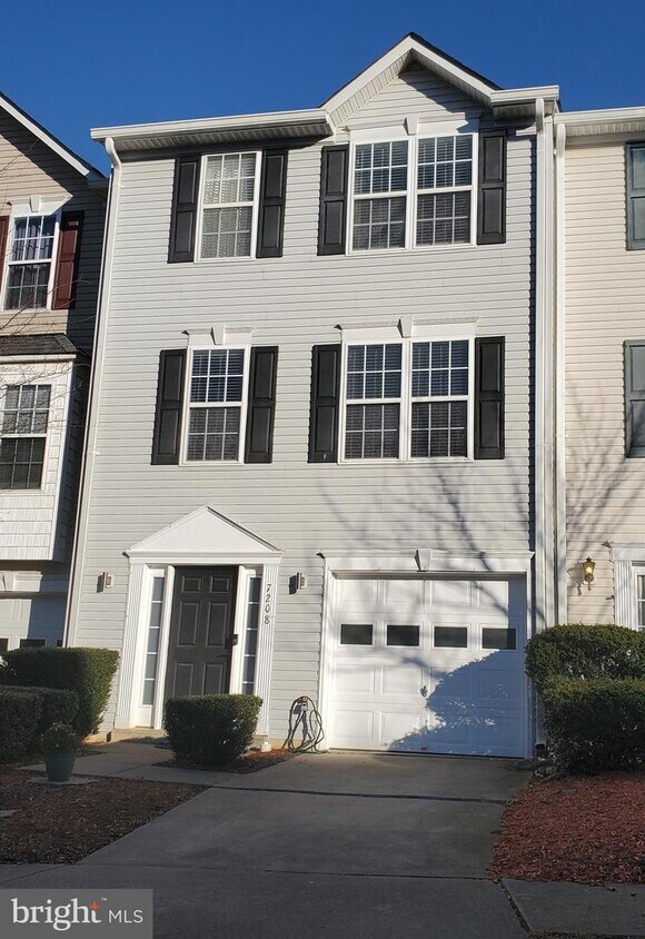 Foto principal - 7208 Finch Ln