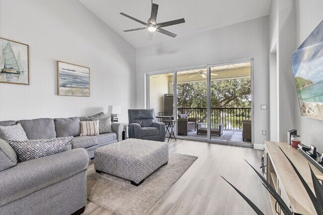 Building Photo - Charming 2-Bed, 2-Bath Condo Retreat with 1,309 Sq Ft in Fort Myers' Premier Locale!