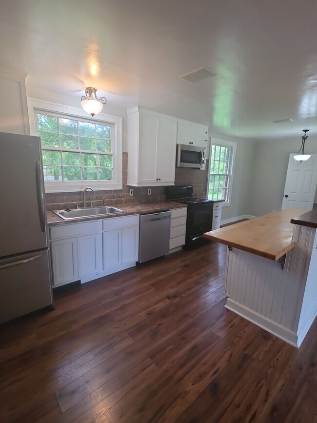 Foto del edificio - 2313 Lynn Rd NW