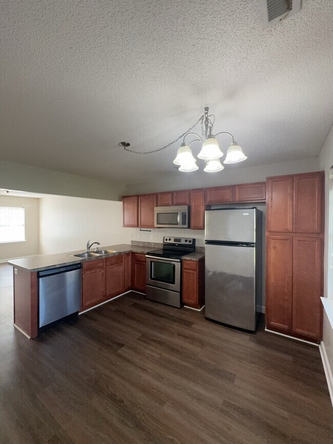 Foto del edificio - Nice 2 Bedroom, 2.5 Bath Townhouse in Hubert - 309 Burley Dr. #2