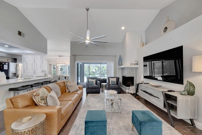 Building Photo - 1331 Normandy Cir N
