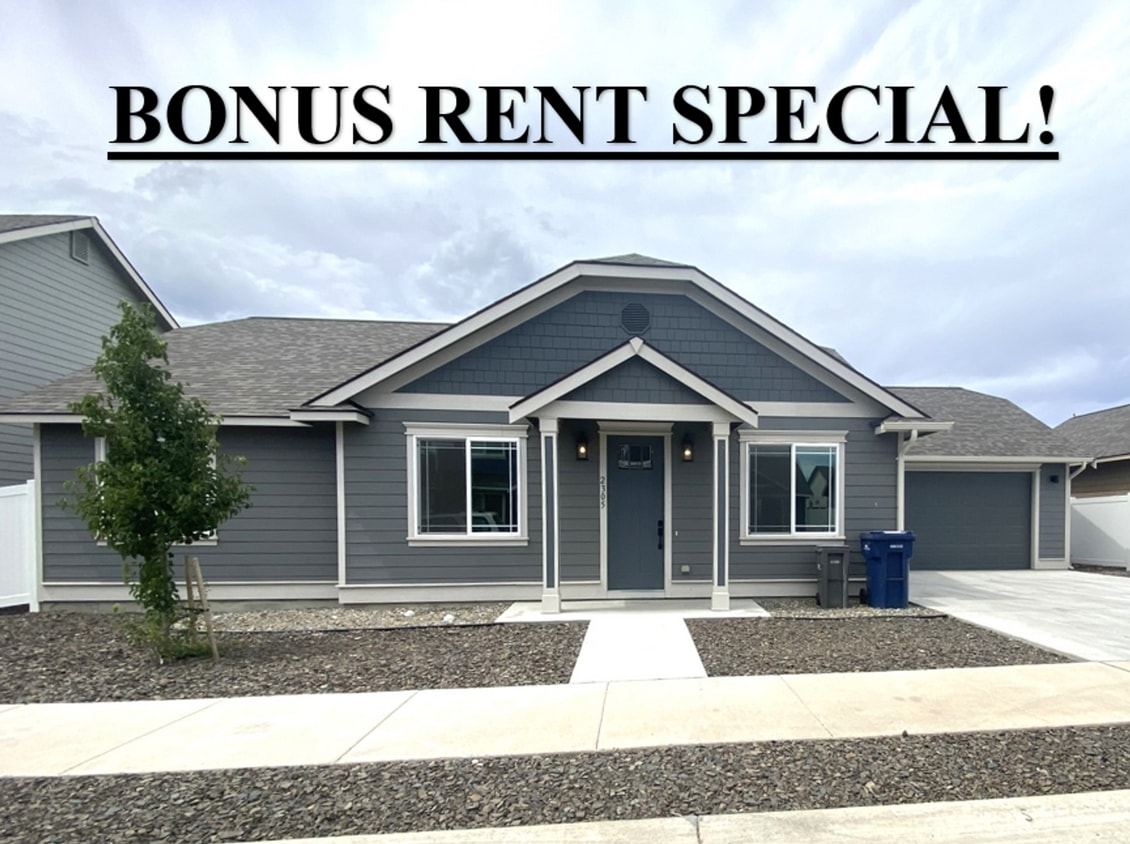 Primary Photo - BONUS RENT SPECIAL! Exceptional 3 Bed, 2 B...