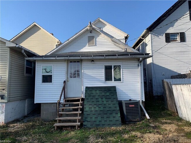 Foto del edificio - 204 W 3rd St