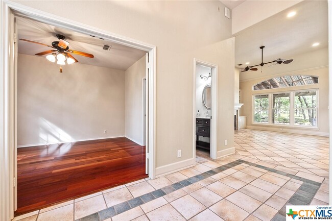 Foto del edificio - 2410 Rolling Creek Rd