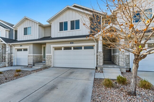 Building Photo - 1158 1740 W