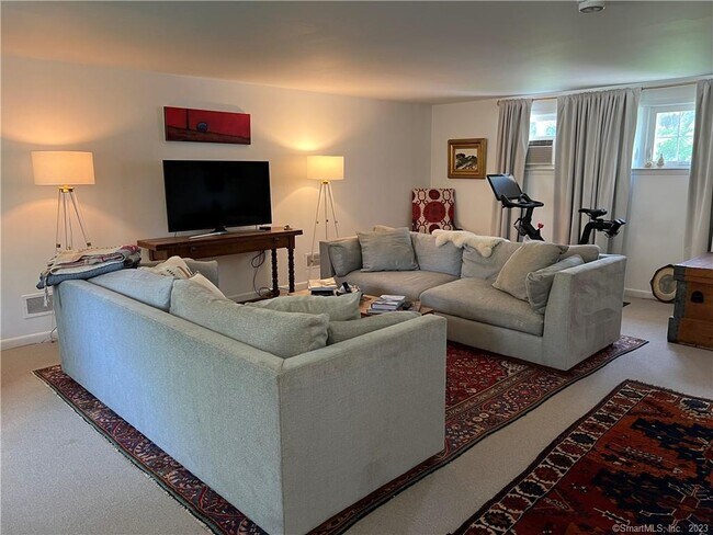 Foto del edificio - 171 Sport Hill Rd