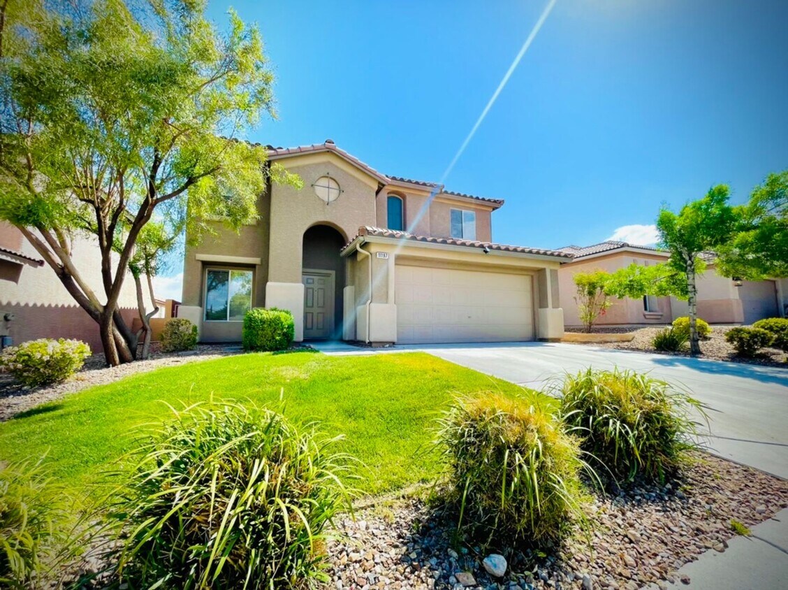 *NICE 2 STORY HOME 2/ 3 BEDROOMS PLUS LOFT! House Rental in Las Vegas