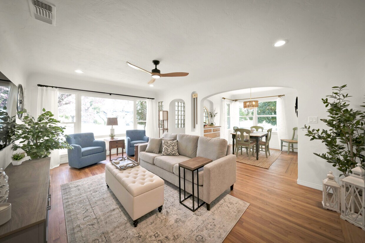Primary Photo - 784 Lakeview Dr