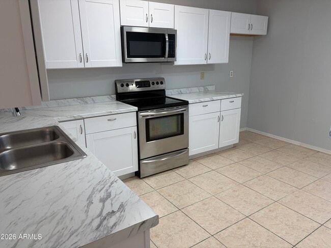 Building Photo - 5810 W Kesler St