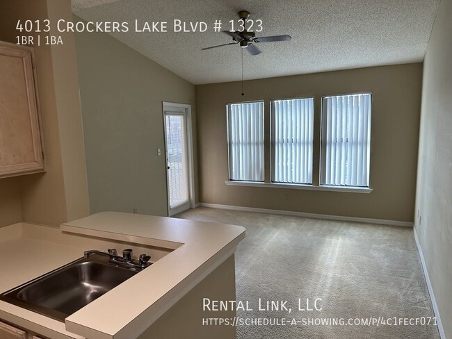 Foto del edificio - 4013 Crockers Lake Blvd