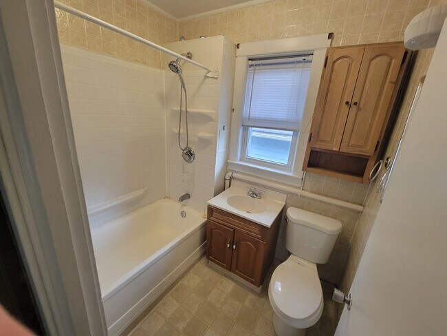 Foto del edificio - AVAILABLE JUNE - 4 Bed 1 Bath Located In East Hillside