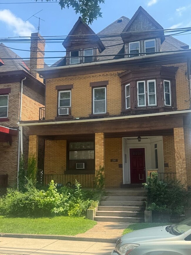 Building Photo - 239 Amber St