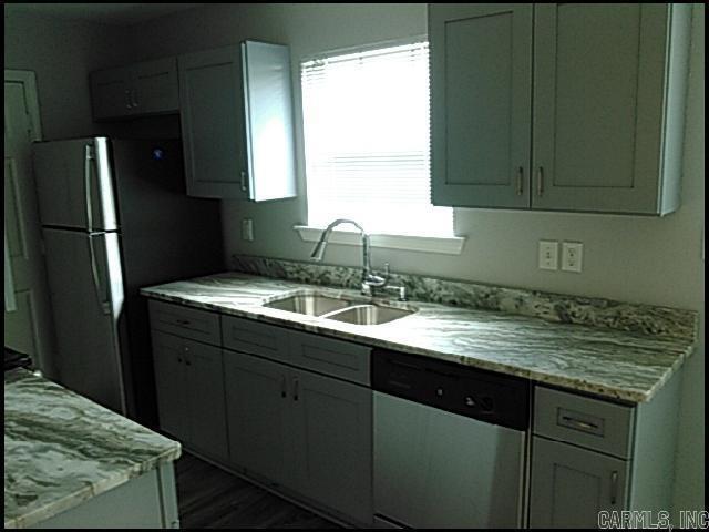 Foto del edificio - 220 Gamble Rd