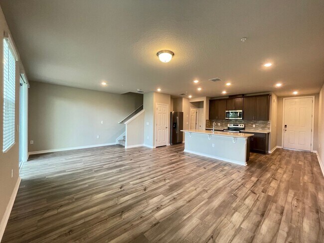 Building Photo - 3 Bedroom, 2.5 Bath Town Home in Greens at...