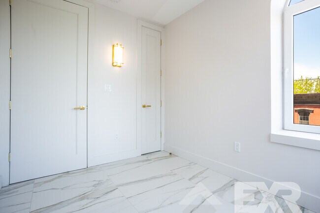 Building Photo - 130 Graham Ave
