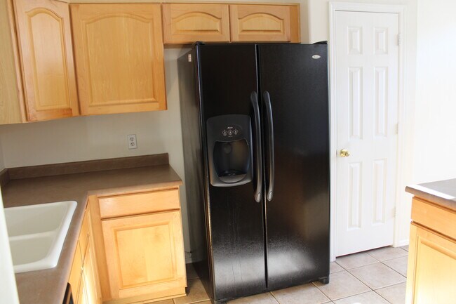 Cocina - 440 S Val Vista Dr.