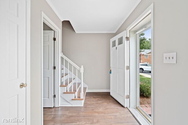 Building Photo - 3 br, 2.5 bath House - 4827 Tower Rd Apt B