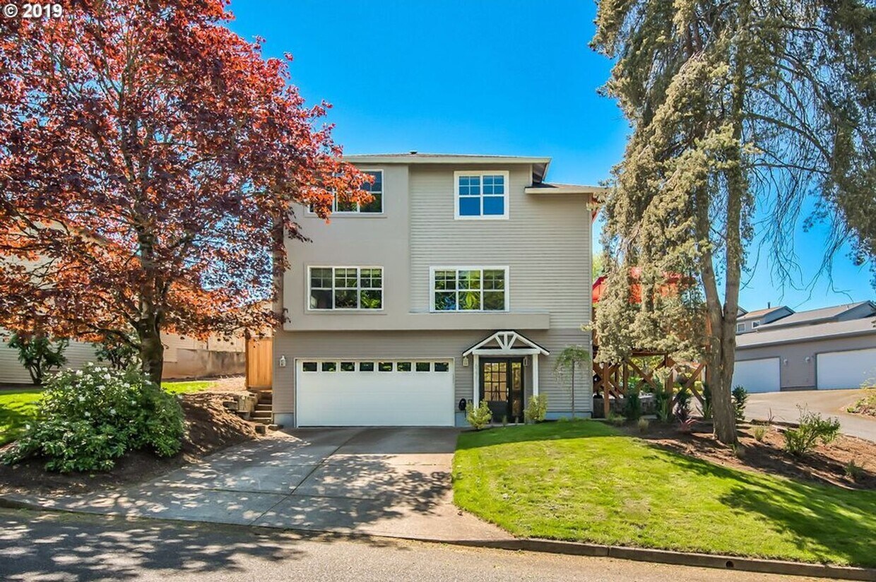 Foto principal - Bright and Airy 3 Bed, 2.5 Bath Stunning H...