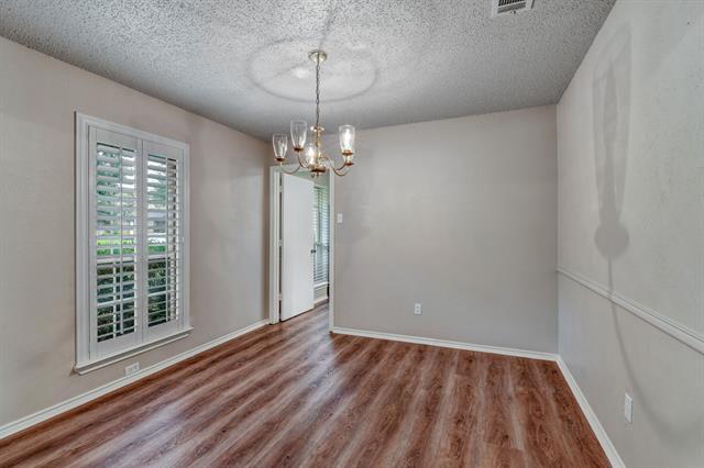 Foto del edificio - 2210 Roundrock Dr