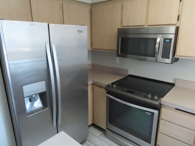Building Photo - Renovated, upstairs one bedroom condo in M...