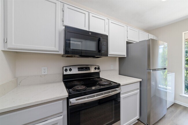 Foto del edificio - 3770 Lovers Wood Ln
