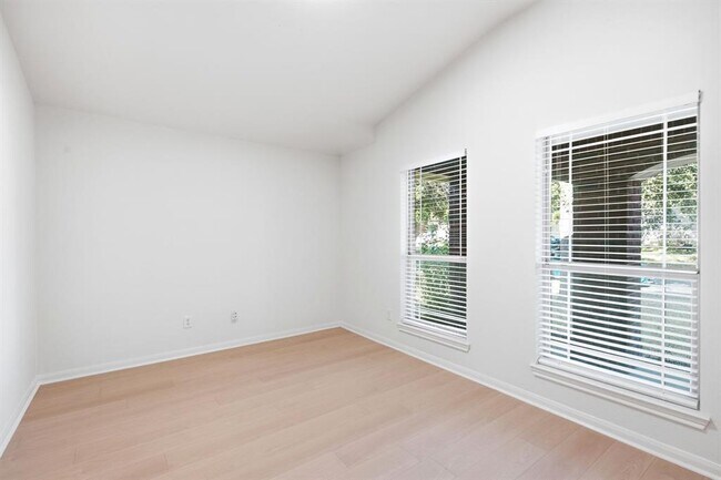 Foto del edificio - 744 Bent Wood Pl