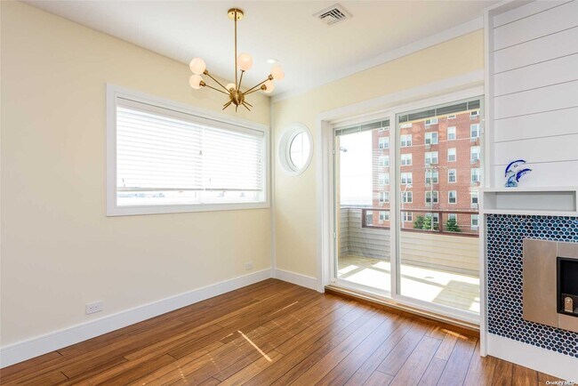 Foto del edificio - 573 W Broadway