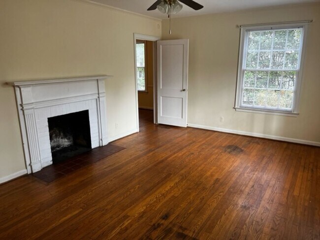 Building Photo - Cute 3BD/2B Home in Great Location!