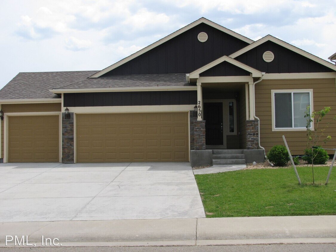 5 br, 3 bath House 2650 Bridle Drive House for Rent in Mead, CO
