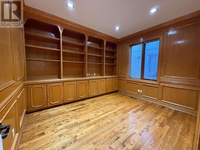 Photo du bâtiment - 3770 Bathurst St