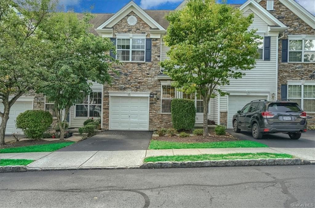 68 Barr Ln, Monroe, NY 10950 Condo for Rent in Monroe, NY