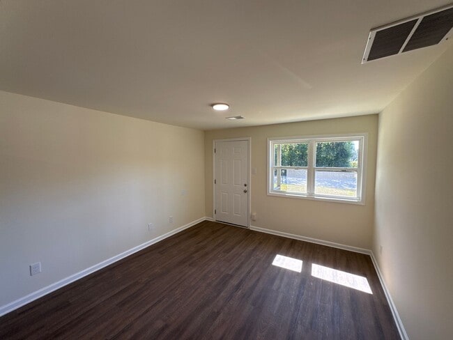 Foto del edificio - 2 Bed 1 Bath Duplex