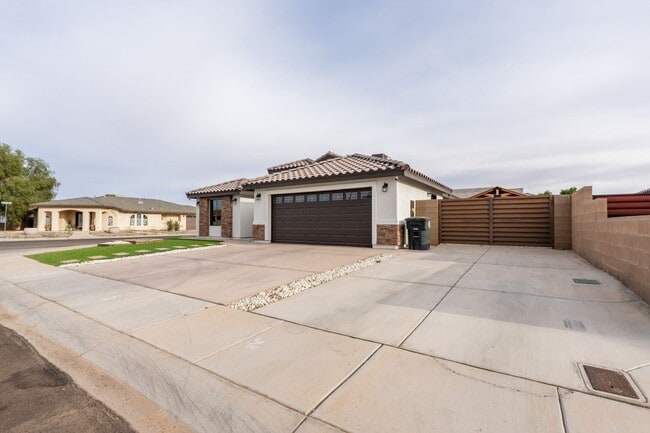 Building Photo - ? Now Available for Rent! 3 Bedroom / 2.5 Bathroom Home in San Luis, AZ ?