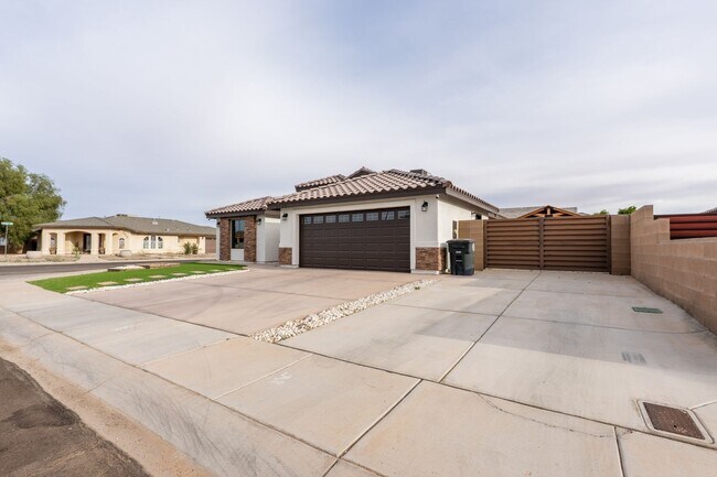 Foto del edificio - ? Now Available for Rent! 3 Bedroom / 2.5 Bathroom Home in San Luis, AZ ?