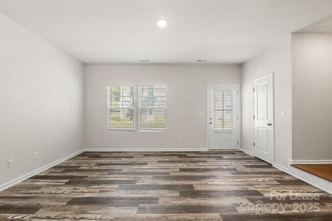 Building Photo - 117 Dogwood Vlg Trl