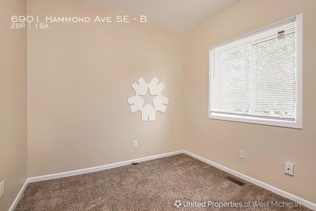 Building Photo - 2 Bedroom Apartment | Washer & Dryer Included