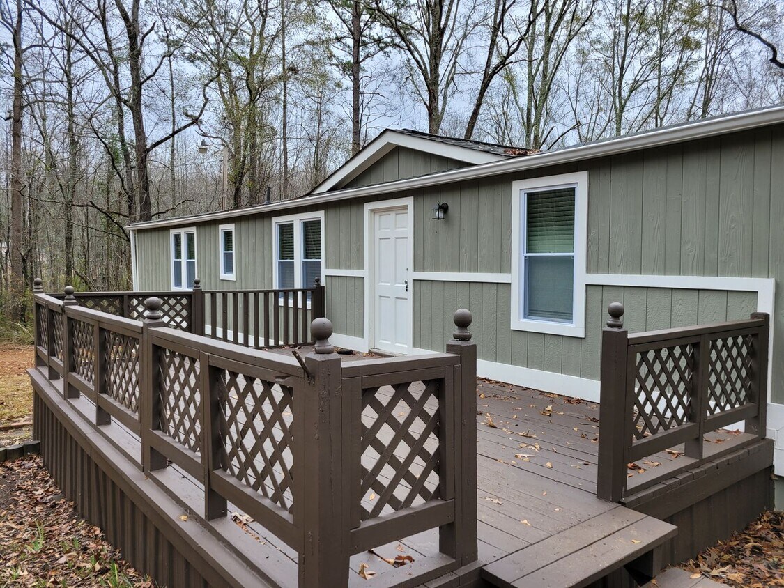 Primary Photo - Spacious 3 BR 3 BA Home on 5 Acres