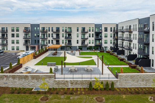 Building Photo - Ochalla Springs